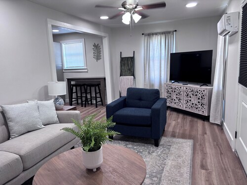 Private & pet friendly 1-bedroom upstairs apartment in San Angelo