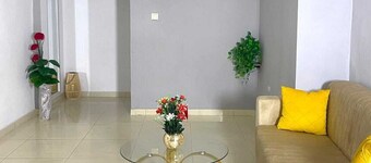 House with private security and breakfast included 20 min. from Int. Airport.