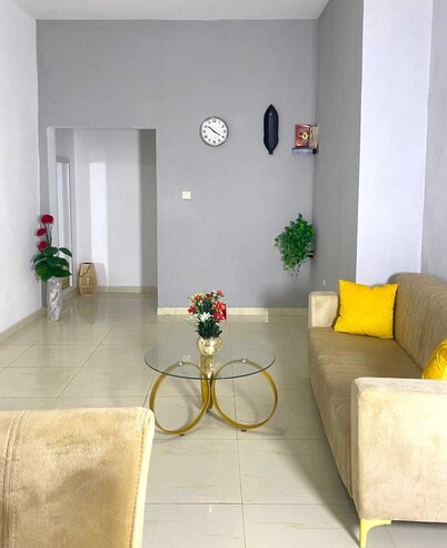 House with private security and breakfast included 20 min. from Int. Airport.