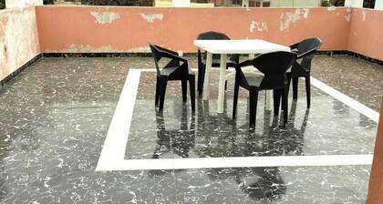 House with private security and breakfast included 20 min. from Int. Airport.