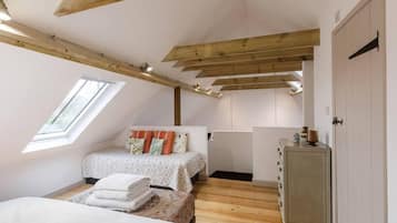 2 bedrooms, iron/ironing board, travel cot, WiFi