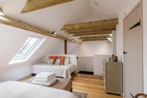2 bedrooms, iron/ironing board, travel cot, WiFi - Stylish cottage in the stunning Pewsey Vale (Stanton Saint Bernard)