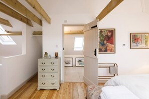 2 slaapkamers, een strijkplank/strijkijzer, wifi, beddengoed