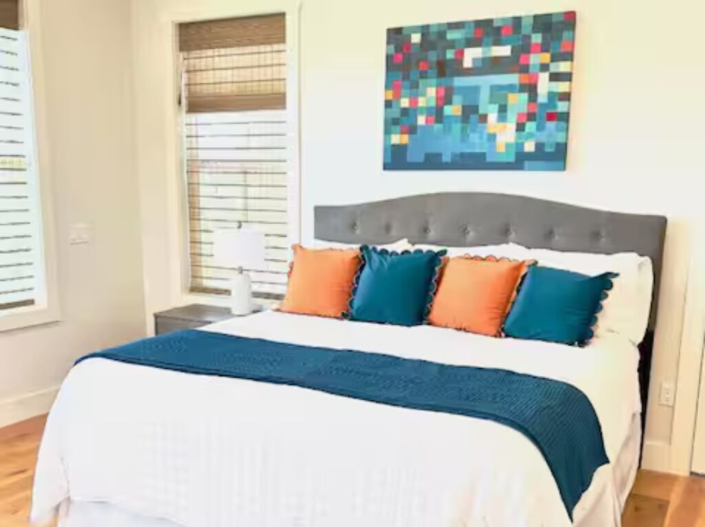 5 habitaciones, tabla de planchar con plancha, wifi y ropa de cama 