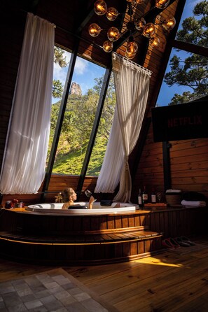 Comfort Chalet | Private spa tub - Refugio Soldados Sebold (Alfredo Wagner)