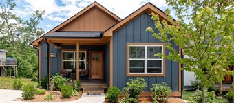 Downtown Brevard Retreat &Cyclists Dream