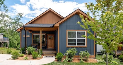 Downtown Brevard Retreat &Cyclists Dream