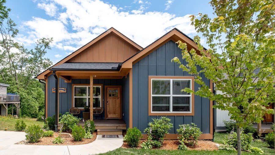 Downtown Brevard Retreat &Cyclists Dream