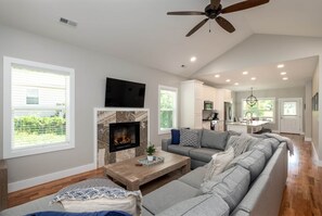 Nhà, không hút thuốc, bếp | Khu phòng khách | Smart TV 55-inch có truyền hình cáp 