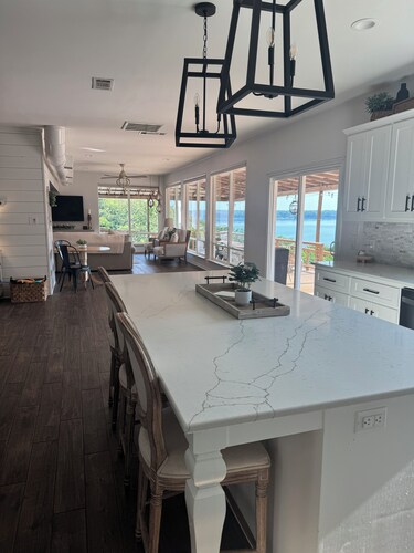 Lake Belton Getaway- Sleeps 12