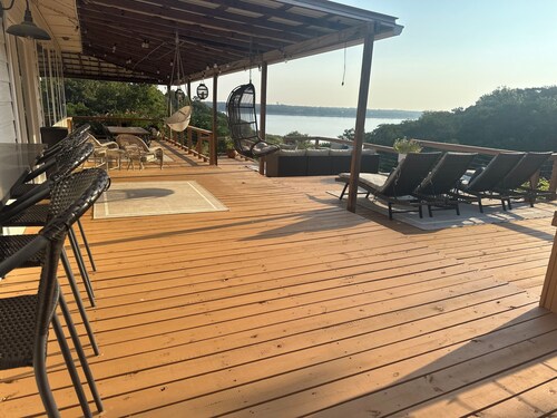 Lake Belton Getaway- Sleeps 12
