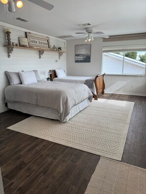 4 bedrooms, iron/ironing board, WiFi, bed sheets