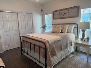 4 Schlafzimmer, Bügeleisen/Bügelbrett, WLAN, Bettwäsche