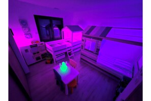 4 habitaciones, tabla de planchar con plancha, wifi y ropa de cama