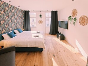 1 bedroom, desk, travel crib, free WiFi