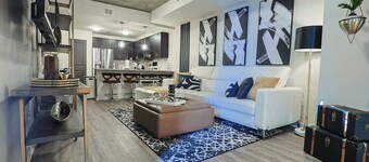 The Luxe Retreat Highrise w Great Views