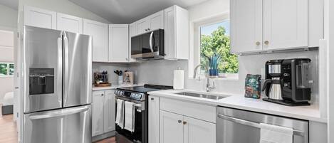 Mikrobølgeovn, ovn, kogeplade, opvaskemaskine