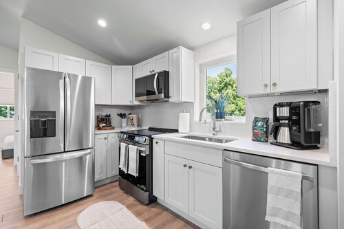 Walkable 2BR Close to downtown, hiking, Red Rocks