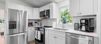 Walkable 2BR Close to downtown, hiking, Red Rocks