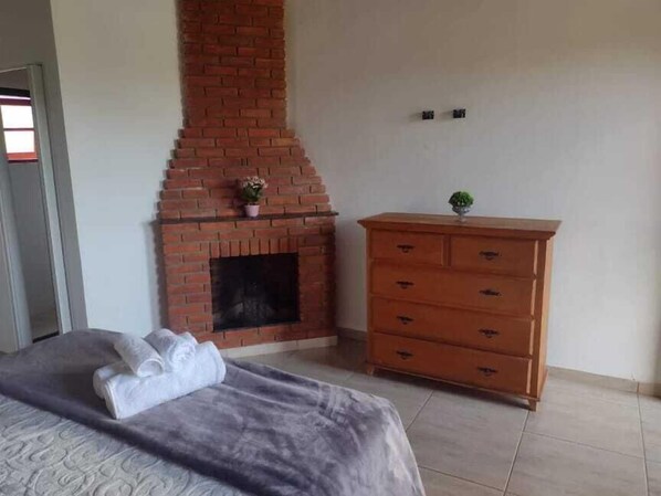 Double or Twin Room, Hill View | Desk