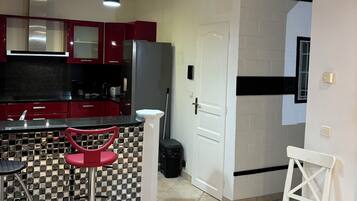 Micro-ondes, four, plaque de cuisson, lave-vaisselle