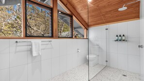 Shower - MAGPIE LOFT - THE VINTAGE HOLIDAY HOUSE (POKOLBIN)