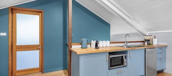 MAGPIE LOFT - THE VINTAGE HOLIDAY HOUSE