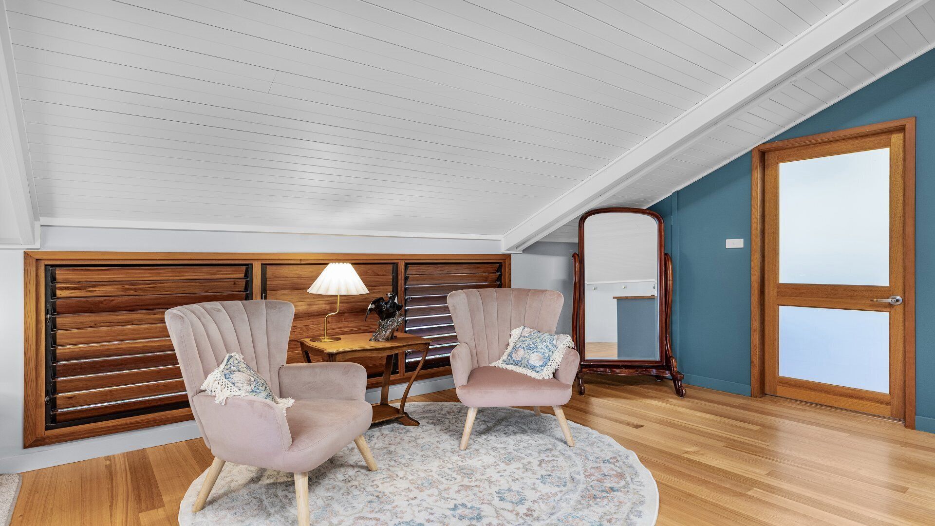 المنشأة من الداخل