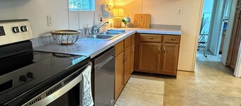 2-bedroom mobile home in fabulous Fair Play, near I-85 and Clemson Univ