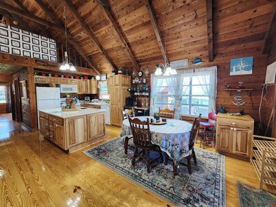 Welcoming Hooks Hideaway-The Cabin on the Albemarle Sound