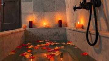 Suite, para no fumadores, vista al patio | Baño