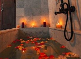 Suite, Non Smoking, Courtyard View | Bathroom