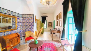 Suite, non-fumeurs, vue cour intérieure | Wi-Fi gratuit