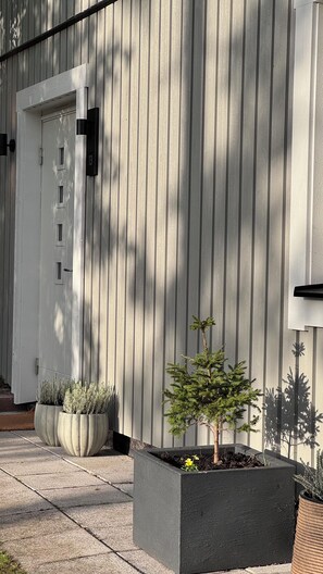Exterior detail - Seaside Modern Apartment with Archipelago Ocean View (Stockholms län)