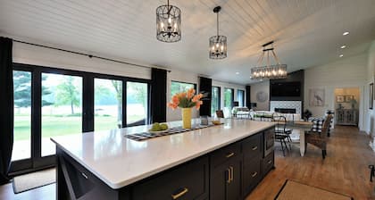 Modern Lakehouse Retreat on Lake Namakagon With Private Hot Tub