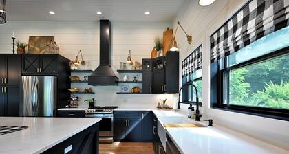 Modern Lakehouse Retreat on Lake Namakagon With Private Hot Tub