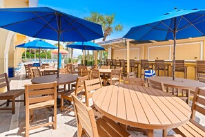 Outdoor dining - Beachfront Penthouse Resort! Tons Of Amenities! (Myrtle Beach)