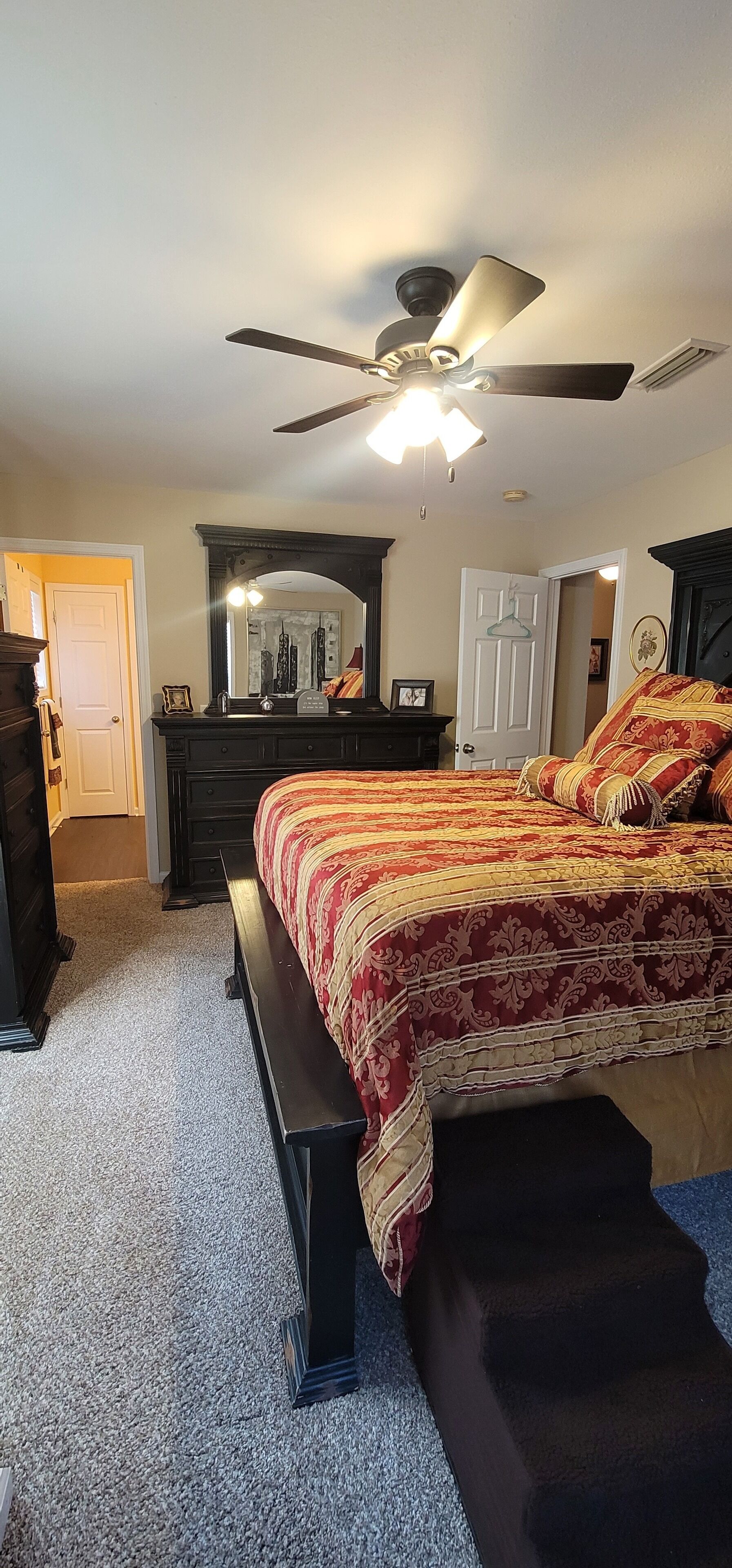 2 slaapkamers, een strijkplank/strijkijzer, gratis wifi, beddengoed