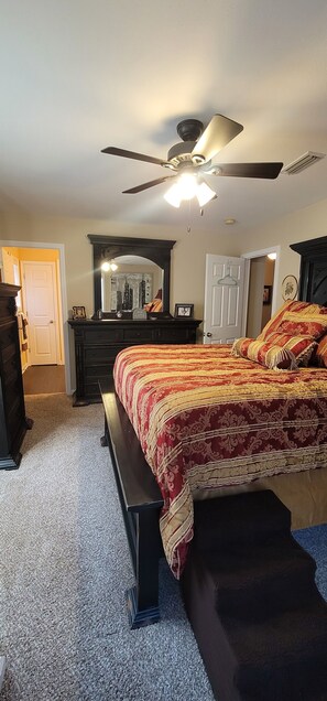 2 chambres, fer et planche à repasser, Wi-Fi gratuit, draps fournis