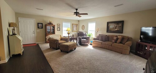 Baseball and softball fans!!!   Two-bedroom near Enterprise State Comm. College.