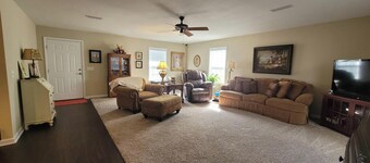 Baseball and softball fans!!!   Two-bedroom near Enterprise State Comm. College.
