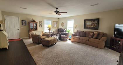 Baseball and softball fans!!! Two-bedroom near Enterprise State Comm. College.