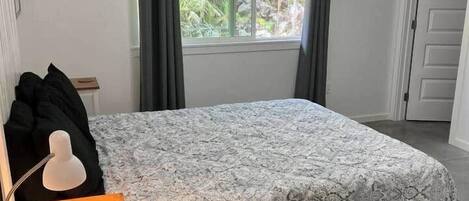 1 habitación, tabla de planchar con plancha, wifi y ropa de cama