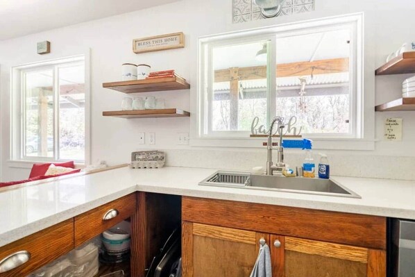 المنشأة من الداخل