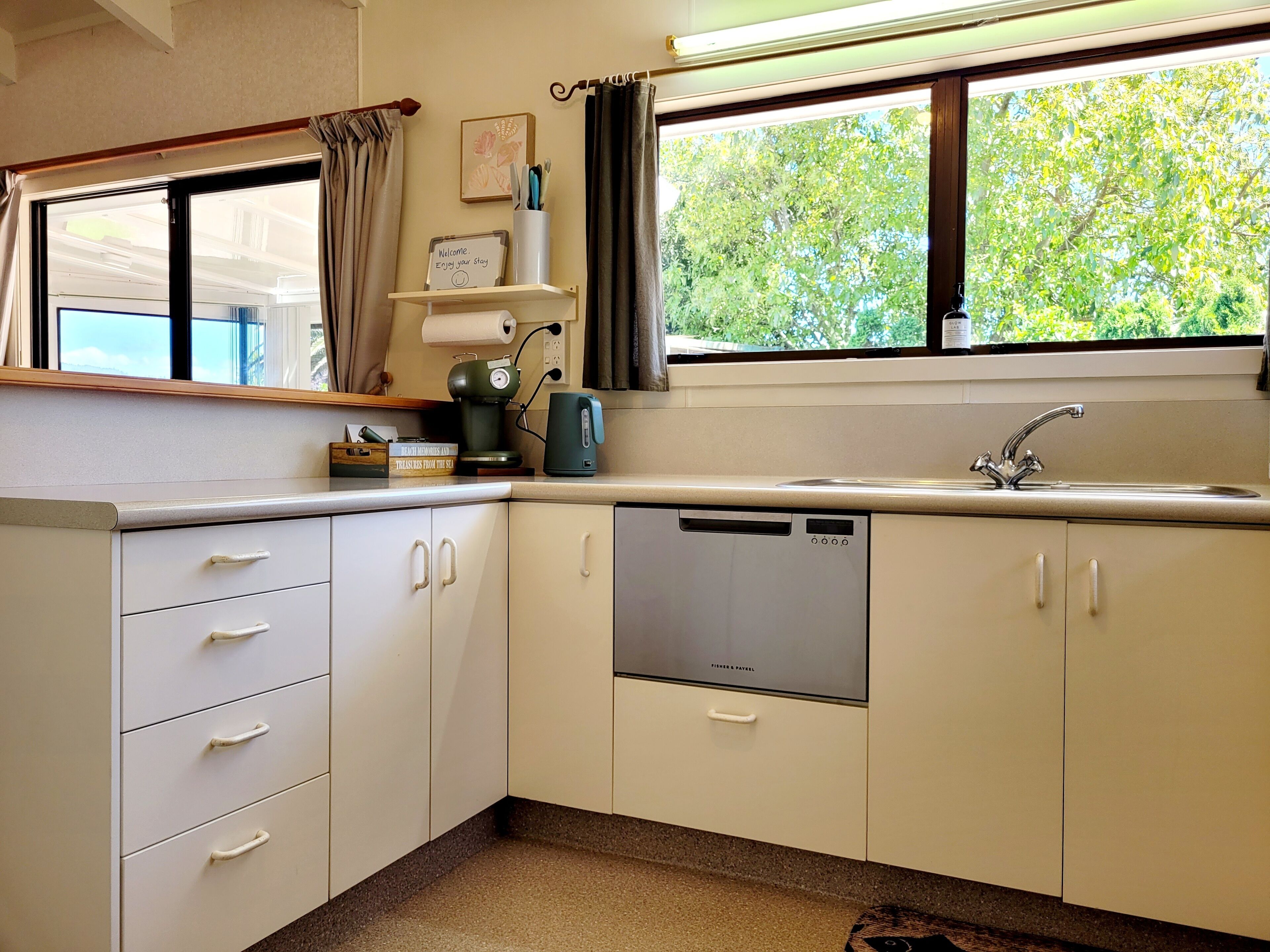 المنشأة من الداخل