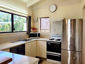 Micro-ondes, four, plaque de cuisson, lave-vaisselle