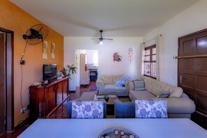 House | 3 bedrooms - Casa 3 Quartos com Wi-fi Ar e Churrasqueira (Matinhos)