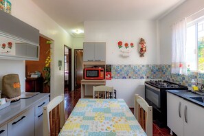 House | 3 bedrooms - Casa 3 Quartos com Wi-fi Ar e Churrasqueira (Matinhos)