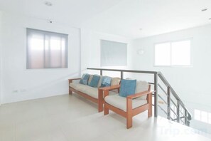 Unclassified image, 4 of 14, button - Quintana Bunkhouse Manila (Manila)