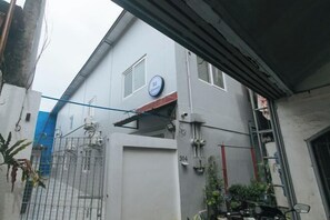 Exterior - RedDoorz @ Qhouzz near PUP (Manila)